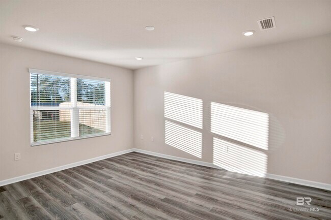 Building Photo - 32038 Lyon Rd