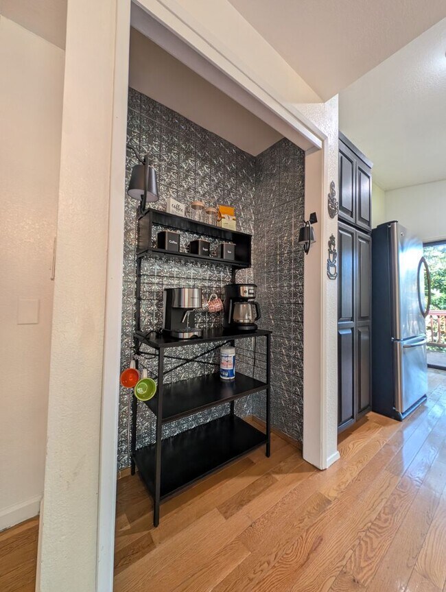 Building Photo - Tracyton Stunner! Available Now! 1/3 Acre FULLY Fenced.