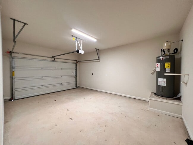 Building Photo - 10322 Lynwood Vlg