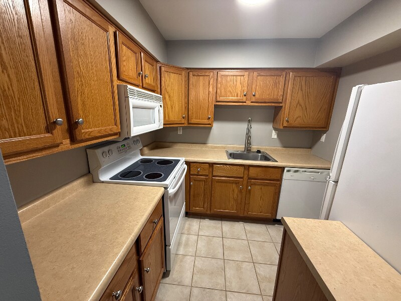 Building Photo - 2408 W Pasmoso Dr