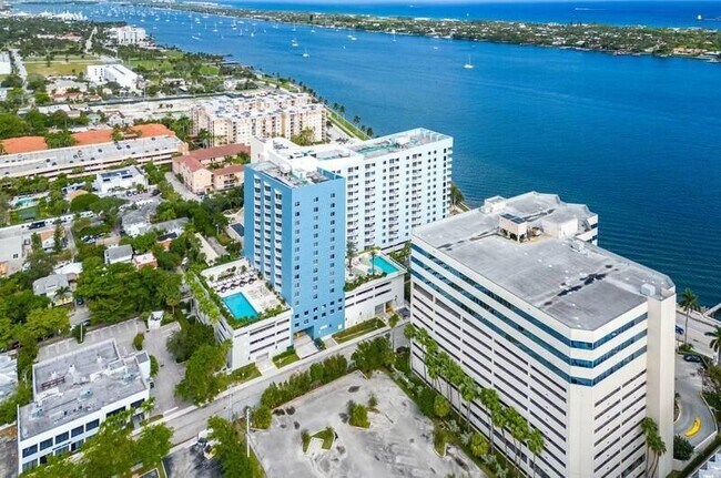 Building Photo - 1551 N Flagler Dr