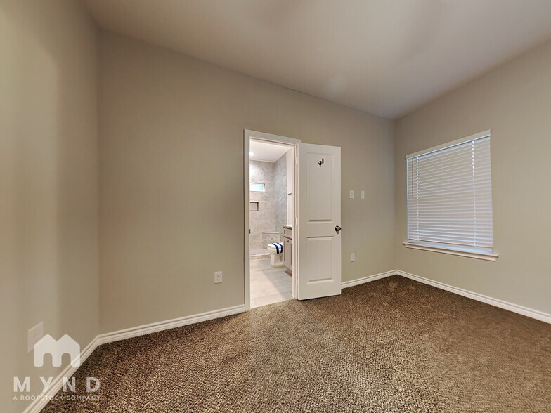Building Photo - 15840 Forest Dr