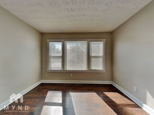 Building Photo - 96 N Center St