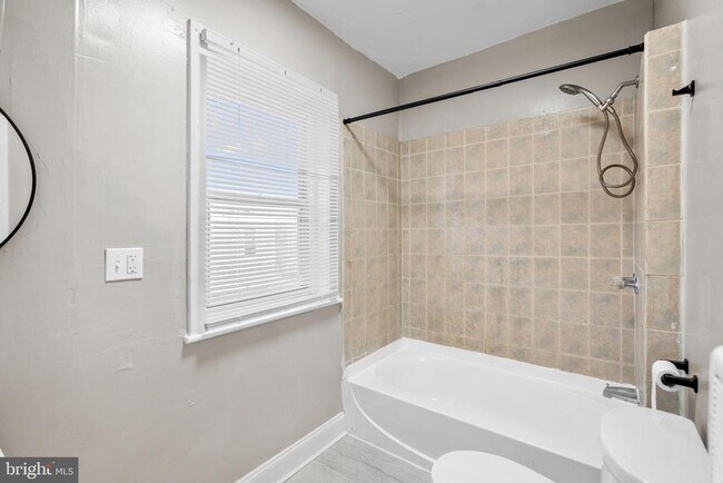 Building Photo - 130 N Robinson St