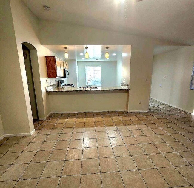Building Photo - Bright & Renovated 3-Bedroom Home in NW Bakersfield – Walk to Schools & Polo Park