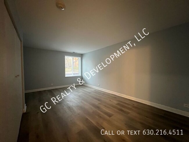 Building Photo - ***2 FREE WEEKS OF RENT! RENOVATED 2 BDRM ...