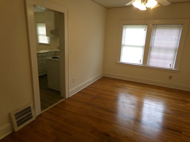 Building Photo - Spacious 3-Bedroom 2-Bathroom Home