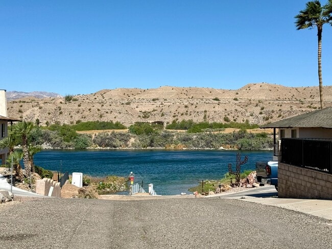 Building Photo - Charming 3BR Home w/ River Views, Open Floor Plan & Island Kitchen- Available Now!