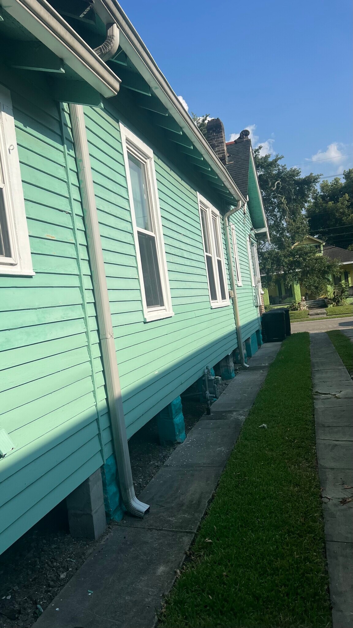 Side - 2537 Jasmine St