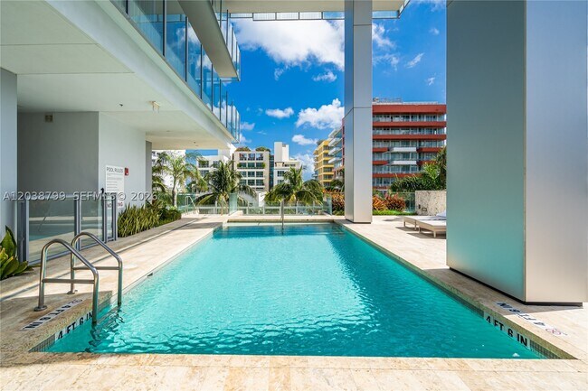 Building Photo - 120 Ocean 700