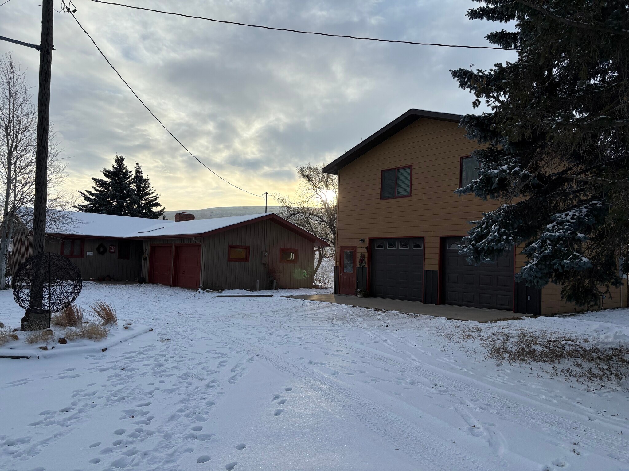 main house next to apt - 389 Goodwyn Coulee Rd