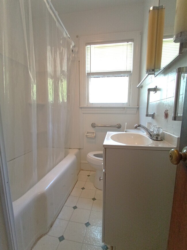 Building Photo - 113 Brookside Cir