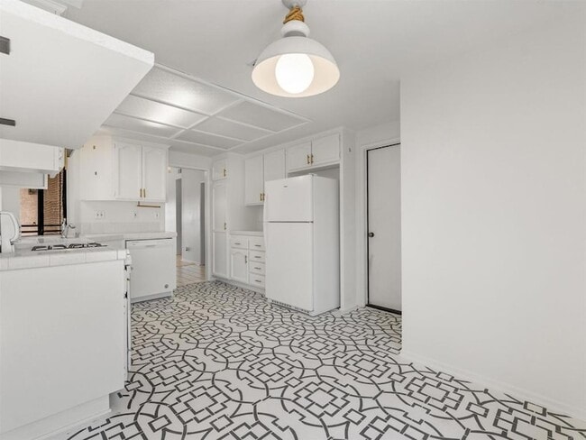 Building Photo - 6923 Whitecap Dr