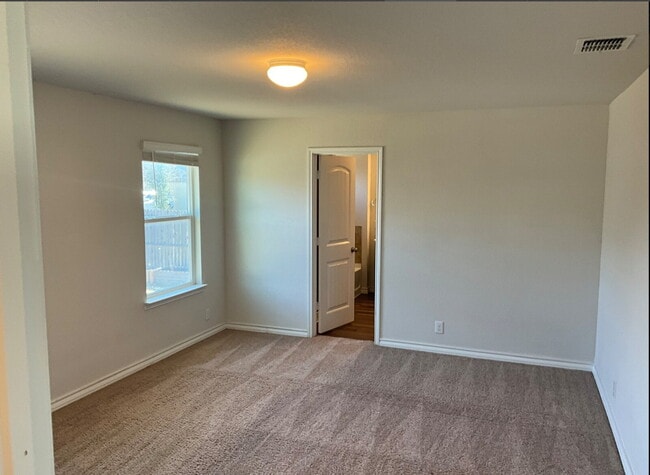 Building Photo - "Charming 4-Bedroom Home with Granite Elegance in San Antonio!"