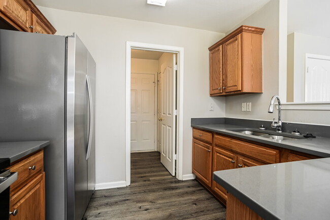 Building Photo - 920 Almora Dr