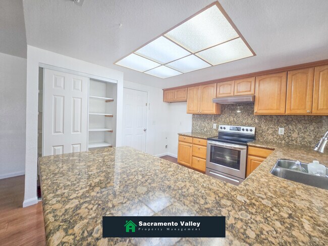 Building Photo - 8440 Sierra Sunset Dr