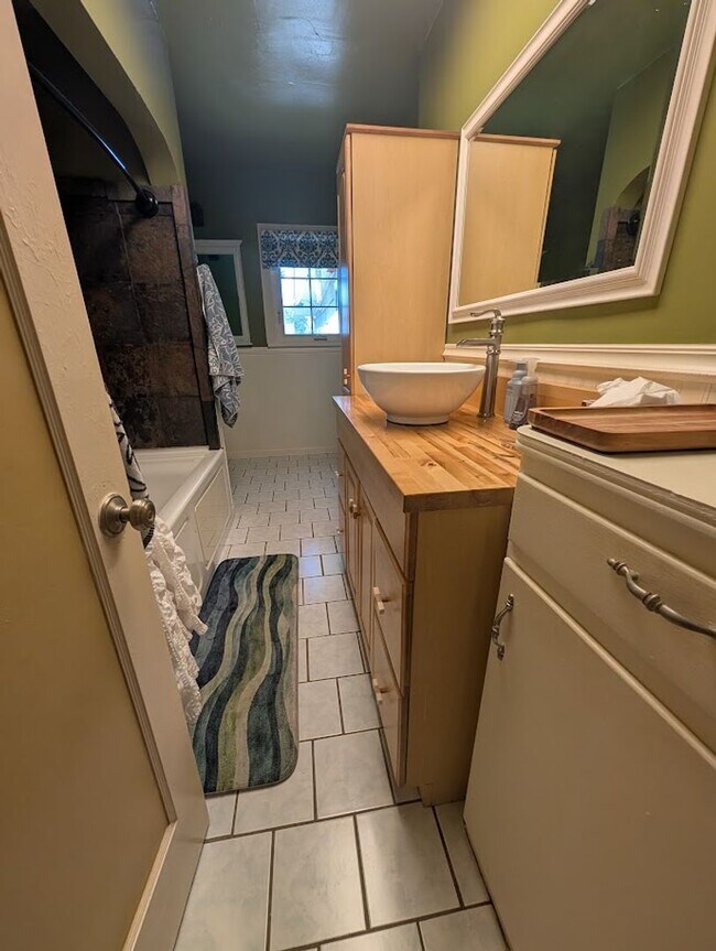 Building Photo - Stunning 4 Bedroom Normal Hill House - Pet-Friendly!