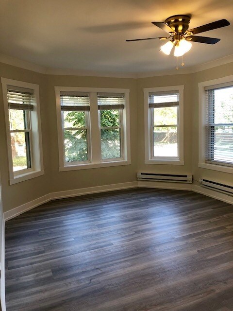 Building Photo - 1417 W Hutchinson St