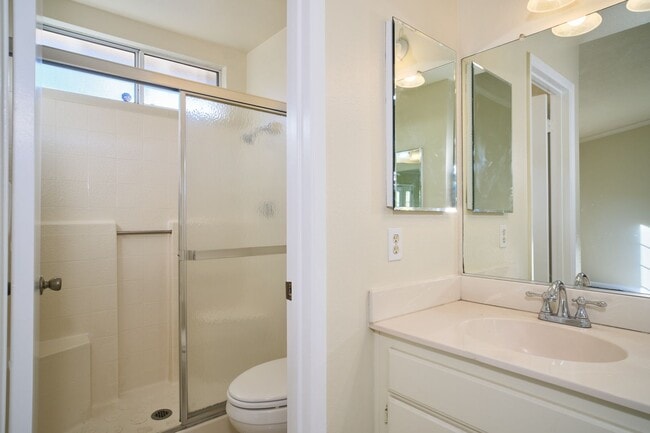 Building Photo - Lovely 3 Bedroom Home!