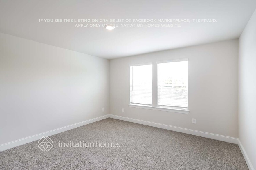 Building Photo - 279 River Rock Dr