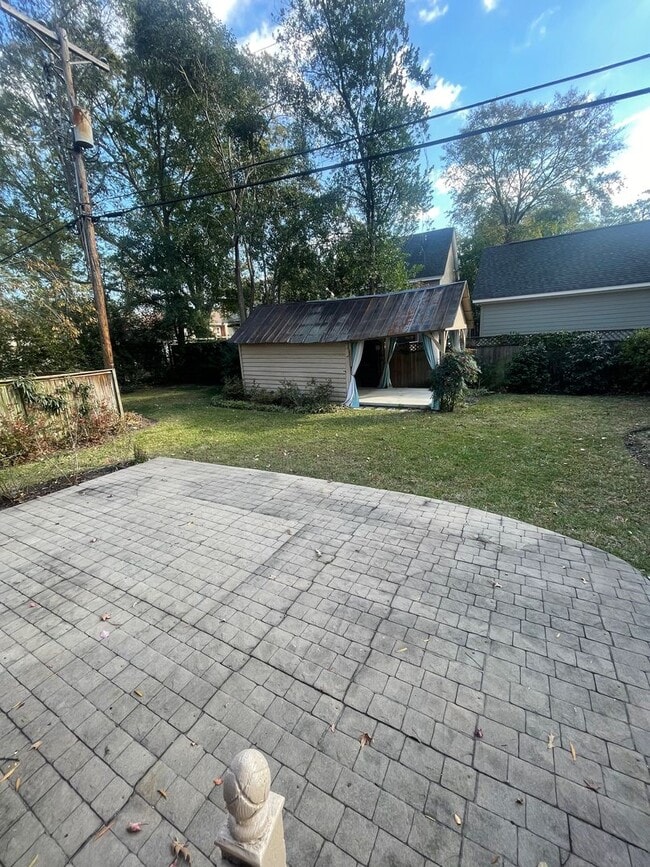 Building Photo - Brick 3 Bedroom Bungalow Available Now!