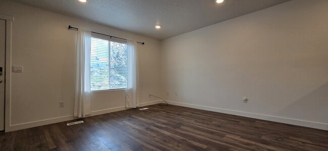 Building Photo - 8522 W Cordero Dr