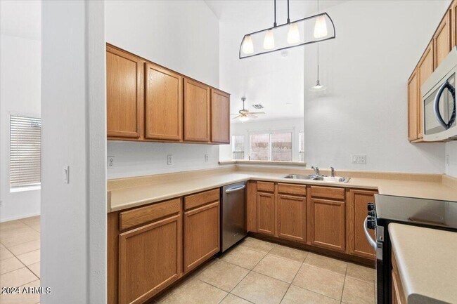 Building Photo - 3305 N Everest