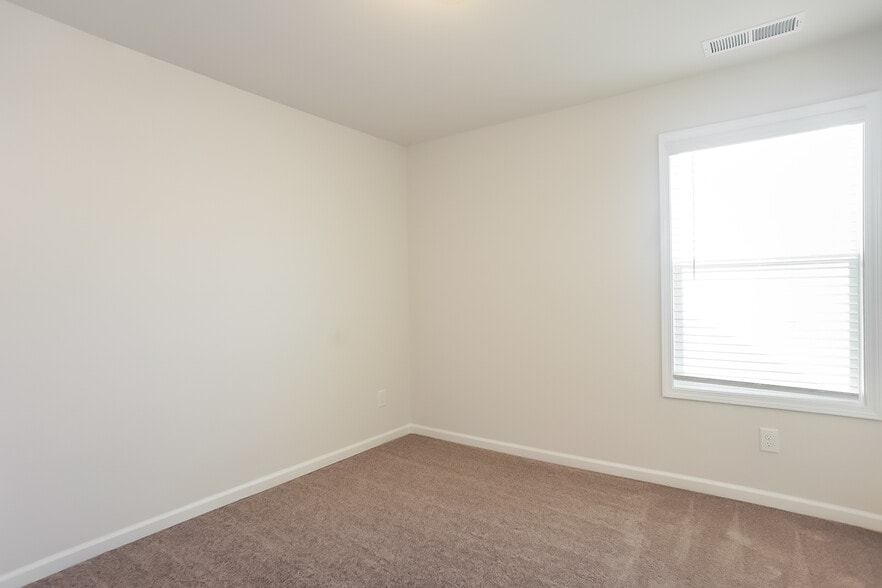 Building Photo - 582 Count Fleet Ct