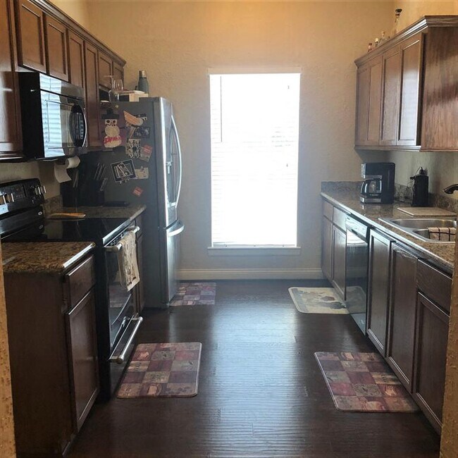 Building Photo - 214 Texas St