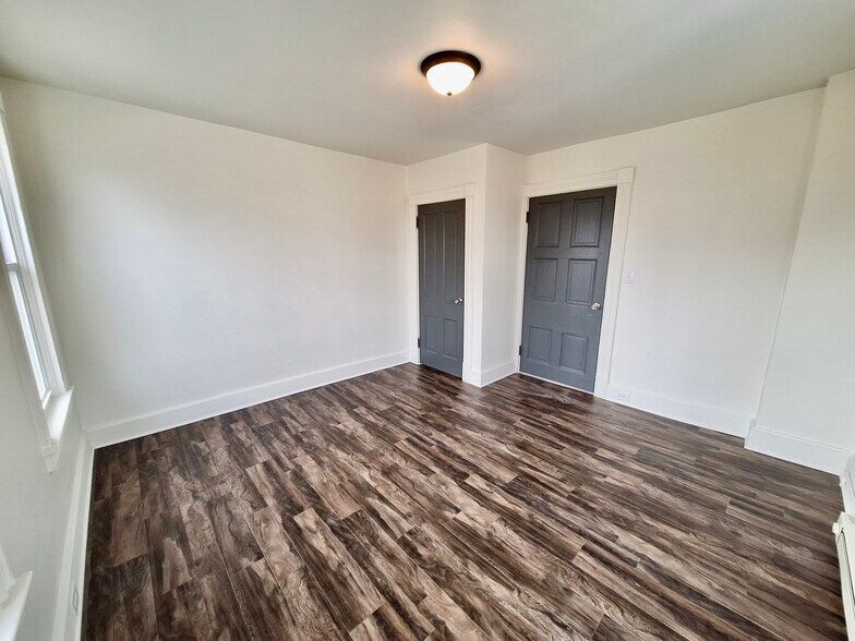 Building Photo - 258 S Spruce St