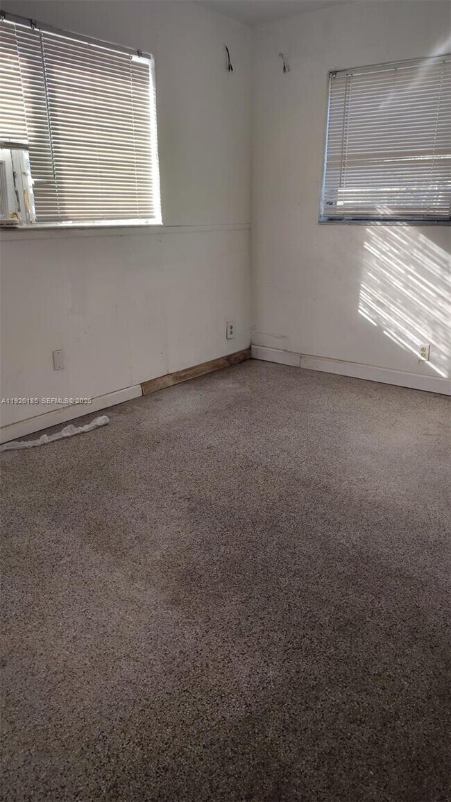 Building Photo - 1940 NE 2nd Terrace