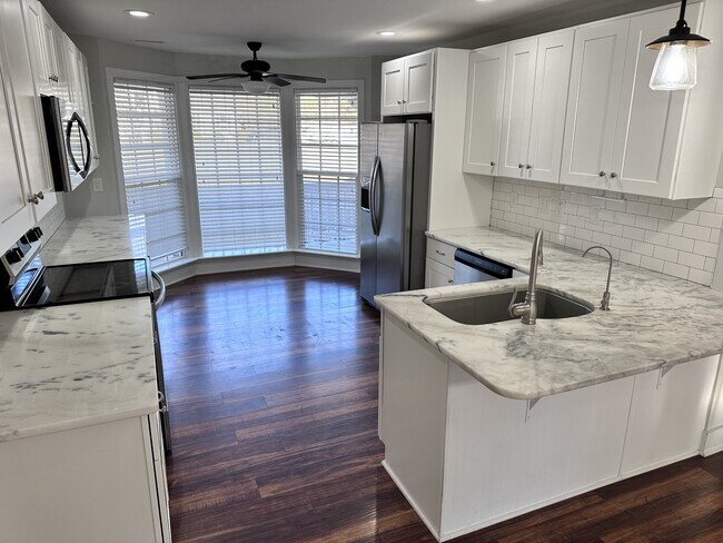 Building Photo - 304 Chisholm Trail