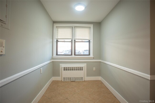 Building Photo - 302 E Broadway
