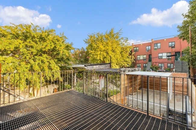 Building Photo - 94 Pioneer St