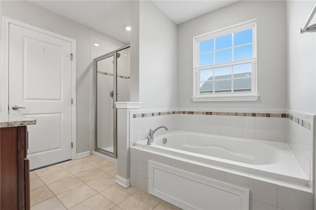 Building Photo - 202 Pointe View Dr