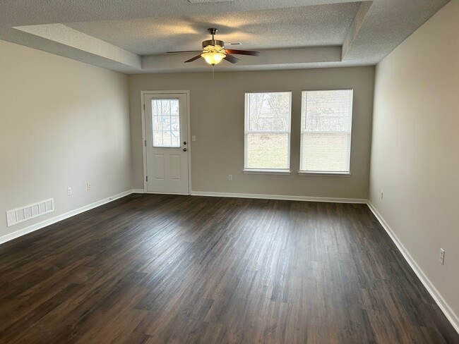 Building Photo - 3 Bed 2 Car Duplex in Grain Valley