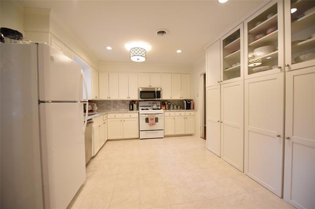 Building Photo - 3951 Gaspar Dr