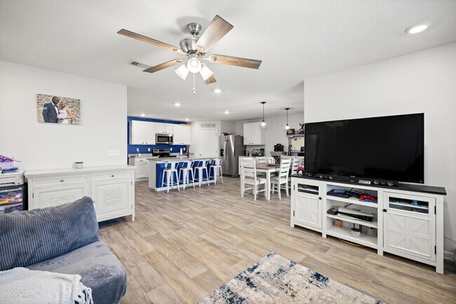 Building Photo - 1016 Limpkin St
