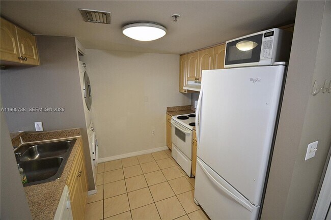 Building Photo - 102 SW 6th Ave