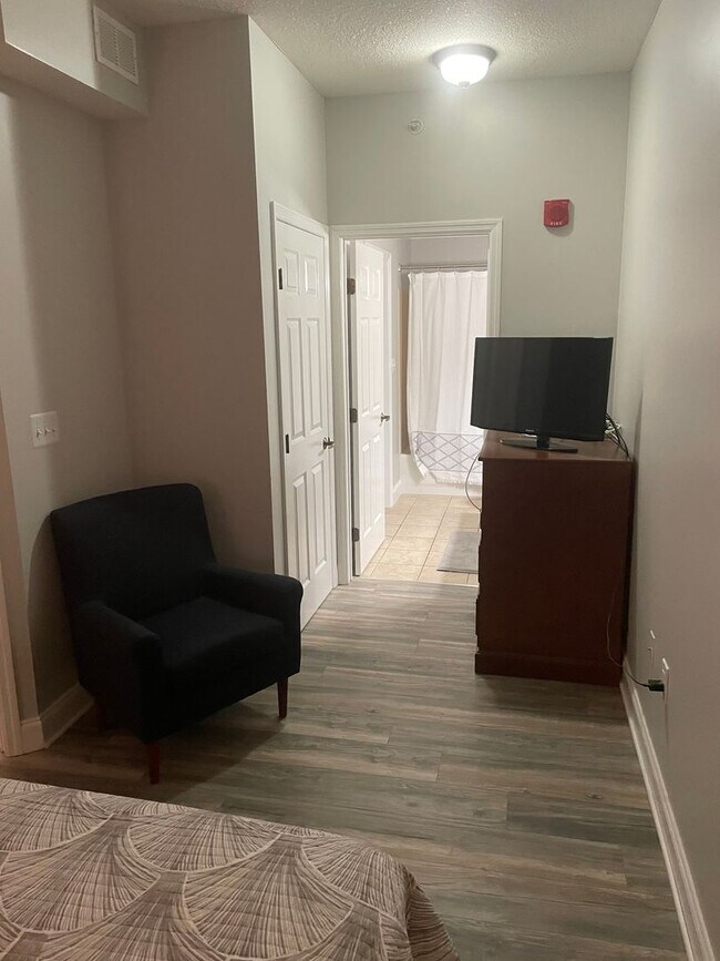 Building Photo - Tallahassee Center 713