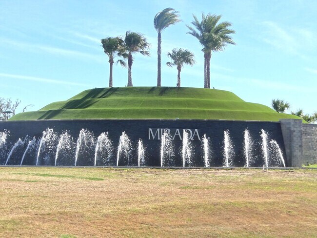 Building Photo - Spacious 4/3/3 home in Mirada