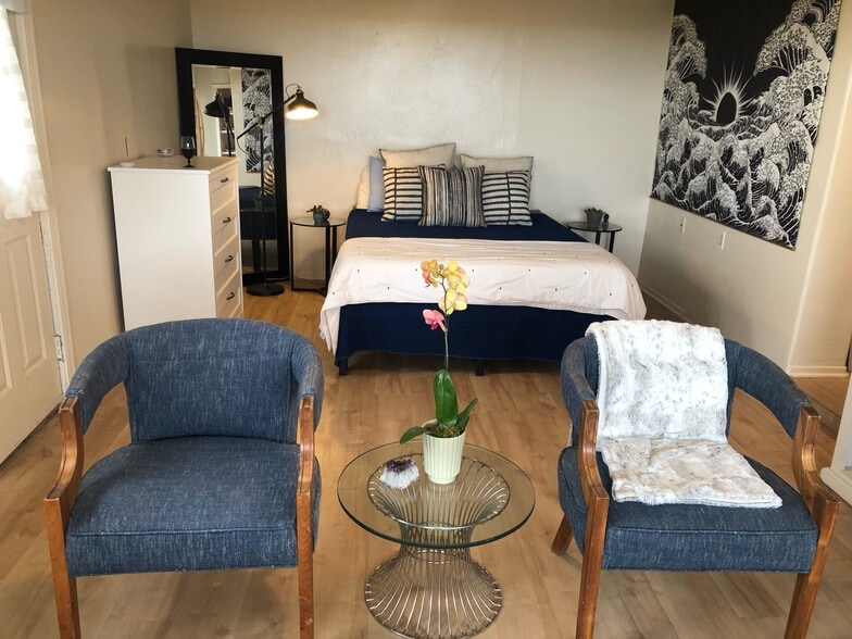 Building Photo - 2180 Foster Ave