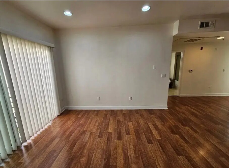 Living room - 2321 W 10th St