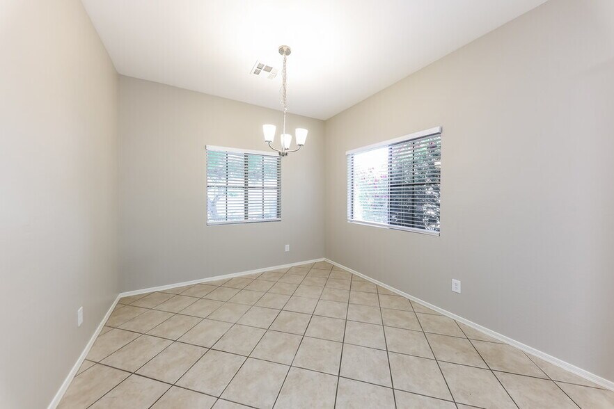 Building Photo - 15266 W Desert Hills Dr