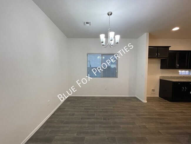 Building Photo - 8721 N Black Pine Dr