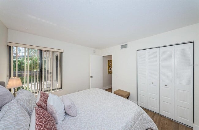 Building Photo - 6365 Bahia Del Mar Blvd S