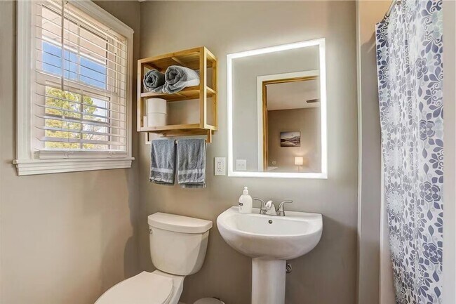 Building Photo - 1511 Stewarts Ferry Pike