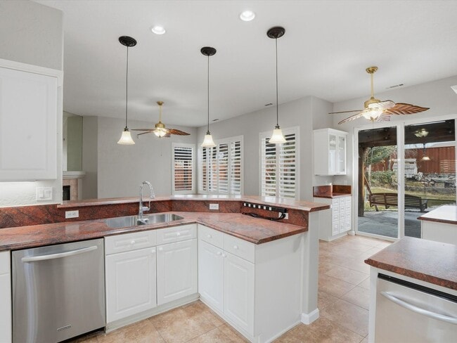 Building Photo - Spanish Springs Dream