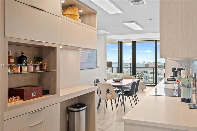 Building Photo - 501 NE 31st St