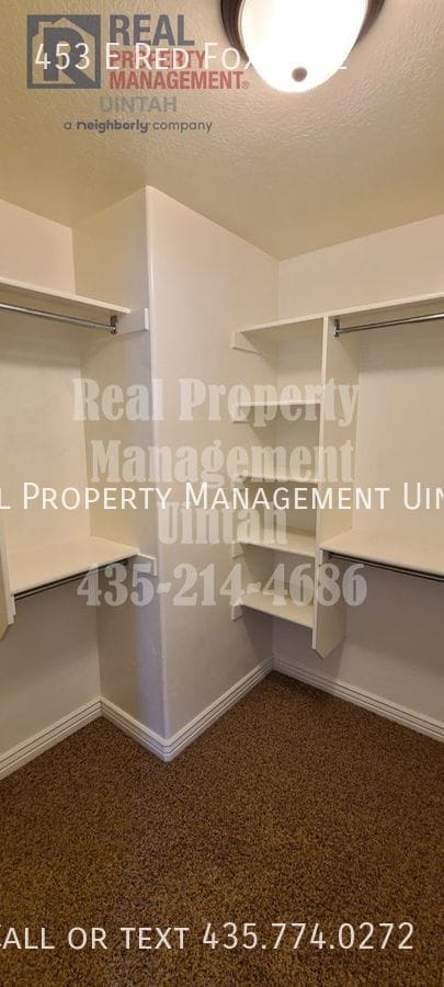 Building Photo - 453 E Red Fox Ln